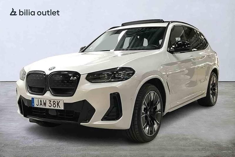 Vit Begagnad 2024 BMW iX3 Comfort Edition SUV | 599 900 kr (Lite dyr) - Bild 1/1