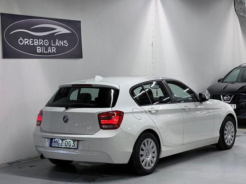 Begagnad BMW 116 116 HK (85 kW) 2012 Vit Halvkombi