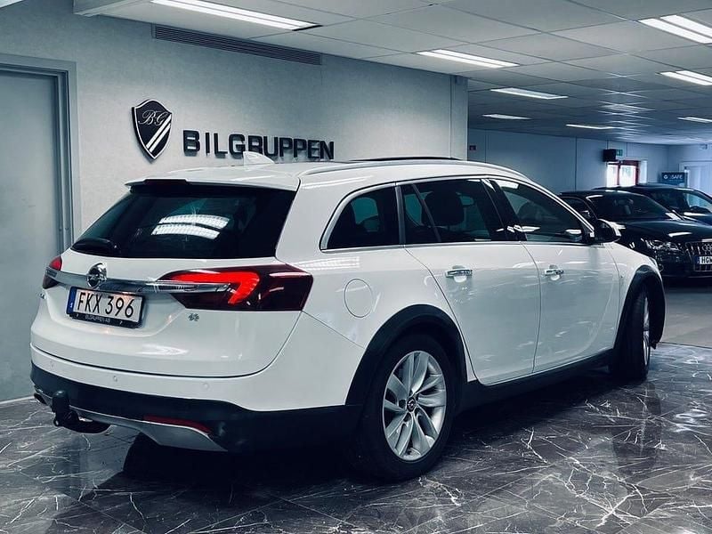 Begagnad Opel Insignia 170 HK (125 kW) 2016 Vit Kombi