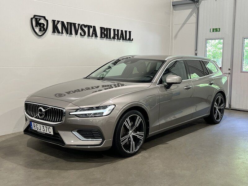 Grå Begagnad 2020 Volvo V60 Inscription Kombi | 257 400 kr (Superpris) - Bild 1/4