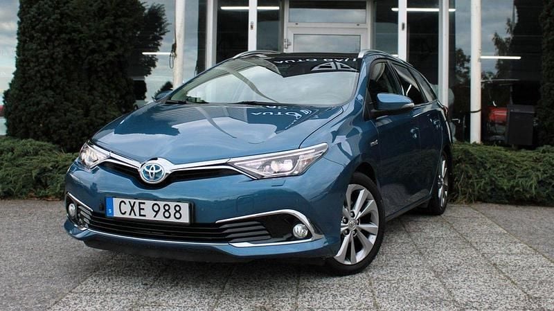 Blå Begagnad 2016 Toyota Auris Touring Sports Executive Kombi | 179 900 kr (Marknadspris) - Bild 1/4