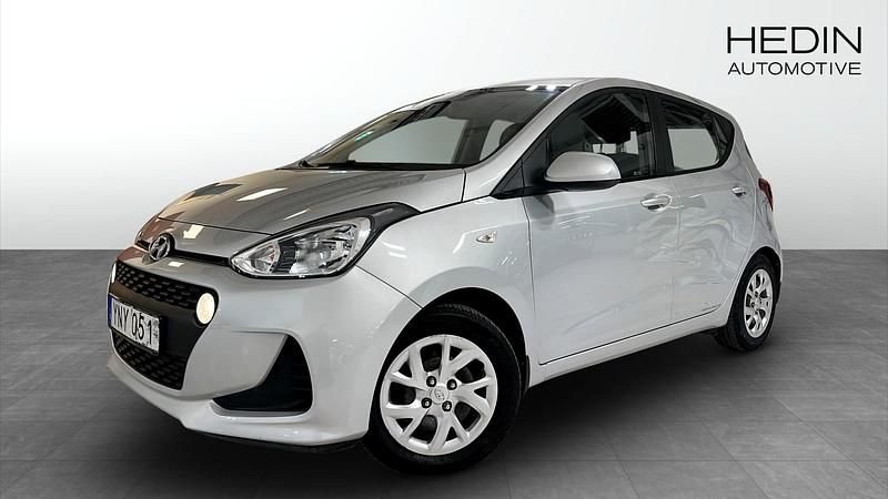 Begagnad Hyundai i10 Comfort 67 HK (49 kW) 2017 Silver Halvkombi