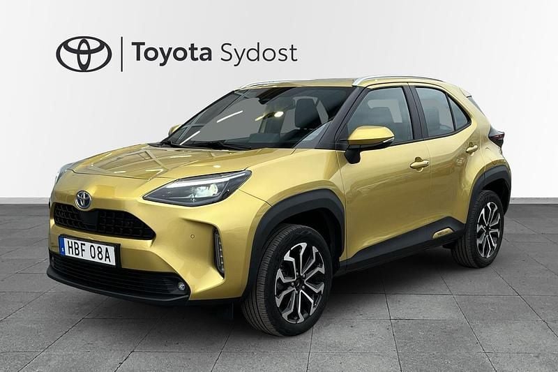 Gul Begagnad 2022 Toyota Yaris Hybrid Active | 249 000 kr (Marknadspris) - Bild 1/3