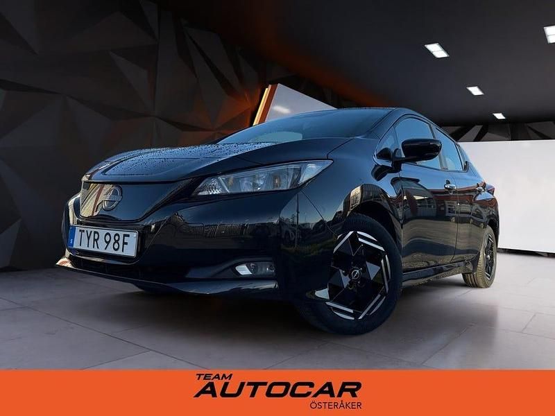 Begagnad Nissan Leaf Acenta 110 kW (150 HK) 2022 Svart Halvkombi