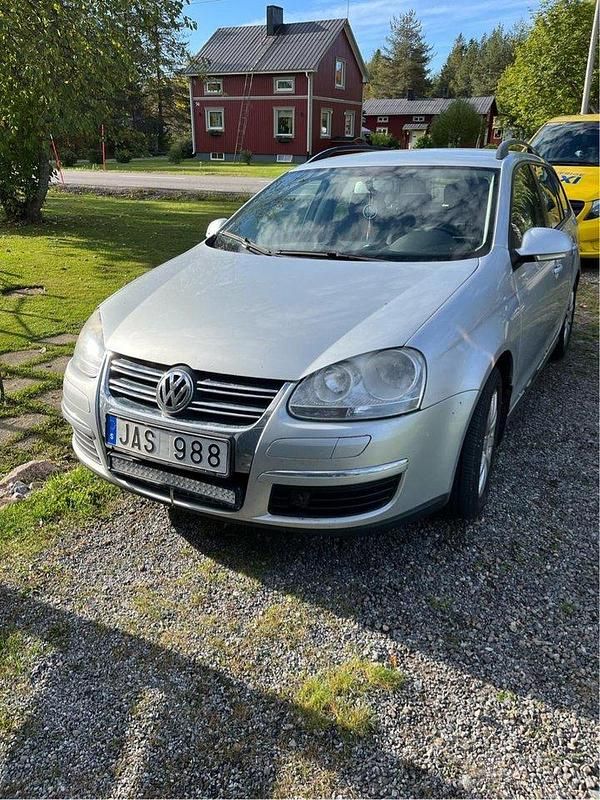 Silver Begagnad 2009 VW Golf Kombi | 25 000 kr (Superpris) - Bild 1/4