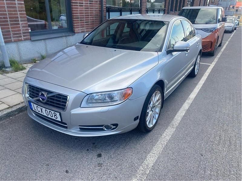 Grå Begagnad 2011 Volvo S80 Momentum Sedan | 84 000 kr (Marknadspris) - Bild 1/4