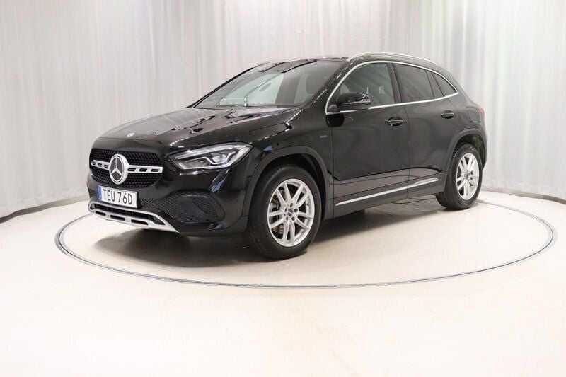 Svart Begagnad 2021 Mercedes GLA250 SUV | 348 800 kr (Superpris) - Bild 1/4