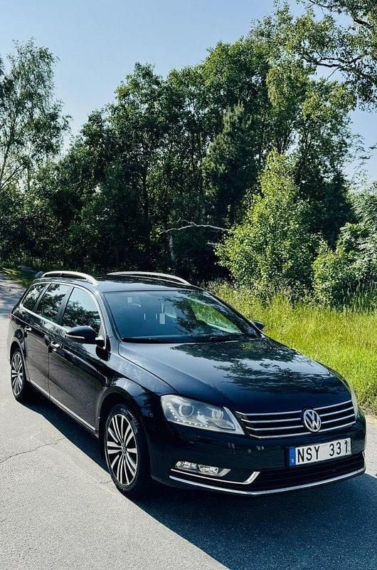 Svart Begagnad 2013 VW Passat Kombi | 104 999 kr (Lite dyr) - Bild 1/4