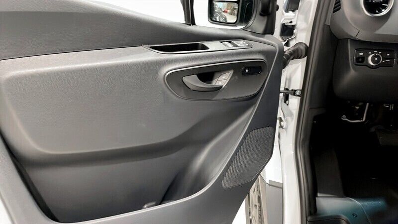 Begagnad Mercedes E-Sprinter 11 kW (15 HK) 2024 Van