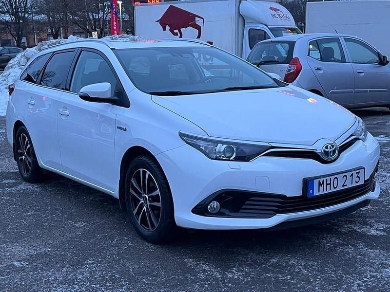 Begagnad Toyota Auris Touring Sports Active 136 HK (100 kW) 2016 Vit Kombi