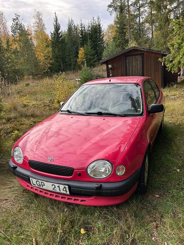 Begagnad 1998 Toyota Corolla Halvkombi | 9 900 kr - Bild 1/4