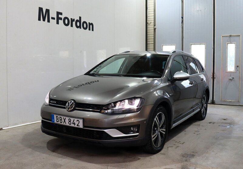 Grå Begagnad 2016 VW Golf Alltrack Kombi | 199 900 kr (Marknadspris) - Bild 1/4