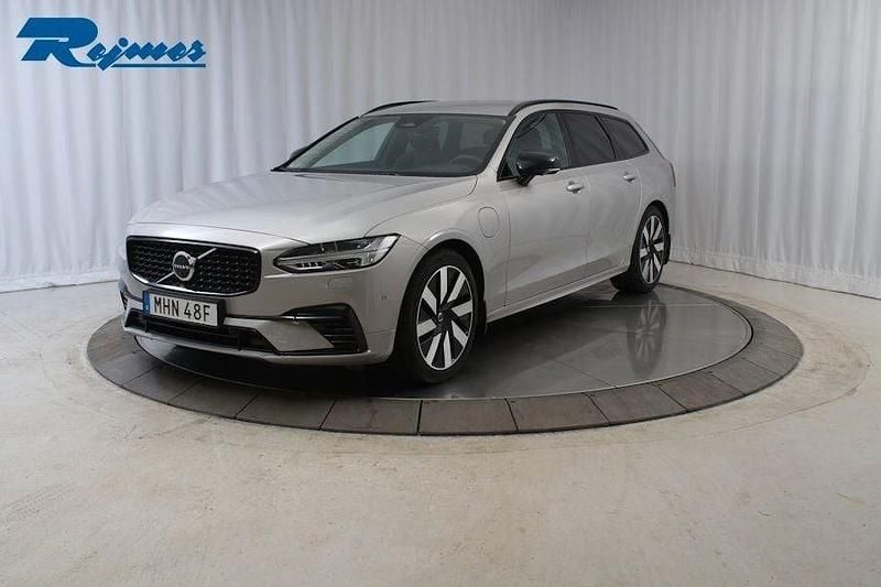Silver Begagnad 2024 Volvo V90 Plus Kombi | 489 900 kr (Marknadspris) - Bild 1/4