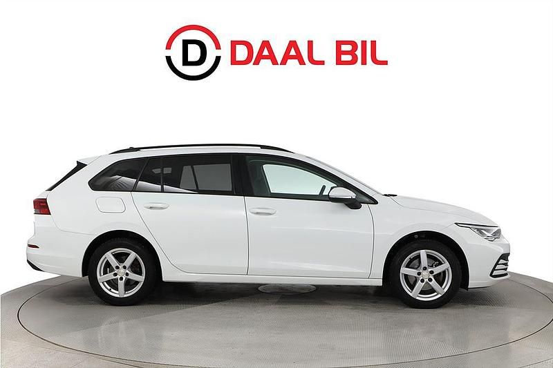 Begagnad VW Golf VIII 131 HK (96 kW) 2022 Vit Kombi