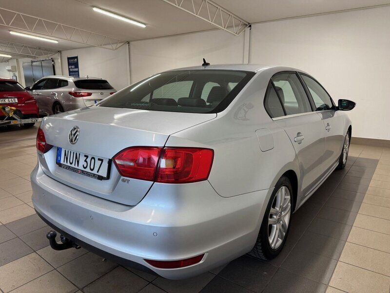 Begagnad VW Jetta GT 105 HK (77 kW) 2011 Silver Sedan