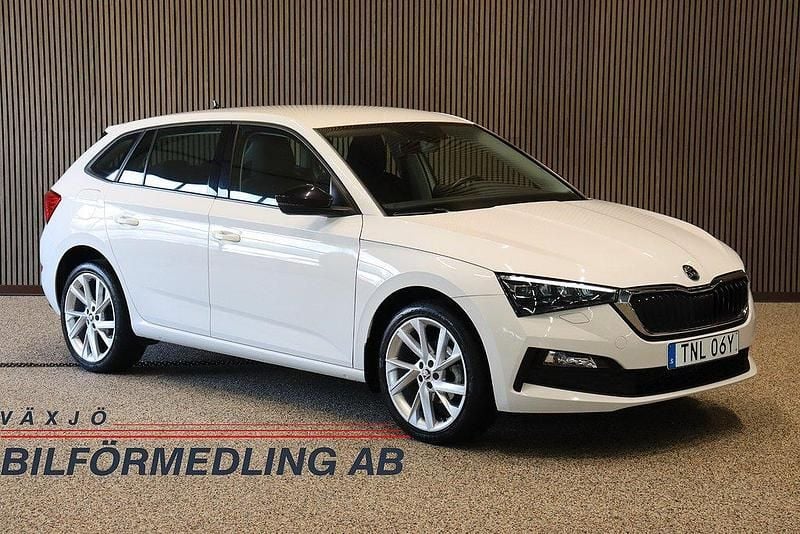 Vit Begagnad 2019 Skoda Scala Style Halvkombi | 159 900 kr (Marknadspris) - Bild 1/4