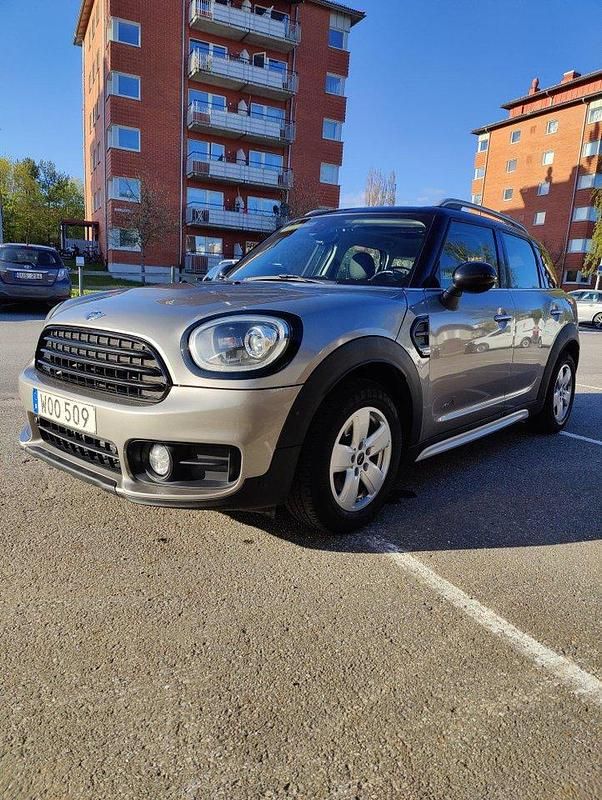 Grå Begagnad 2018 Mini Cooper Countryman Chili SUV | 139 000 kr (Dyr) - Bild 1/4