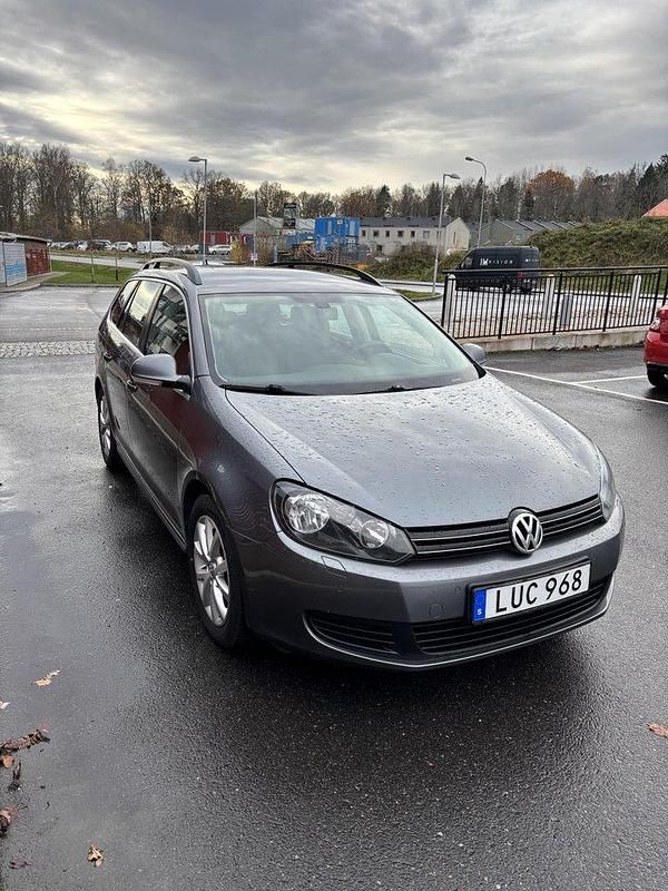 Grå Begagnad 2011 VW Golf VI Kombi | 42 900 kr (Bra pris) - Bild 1/4