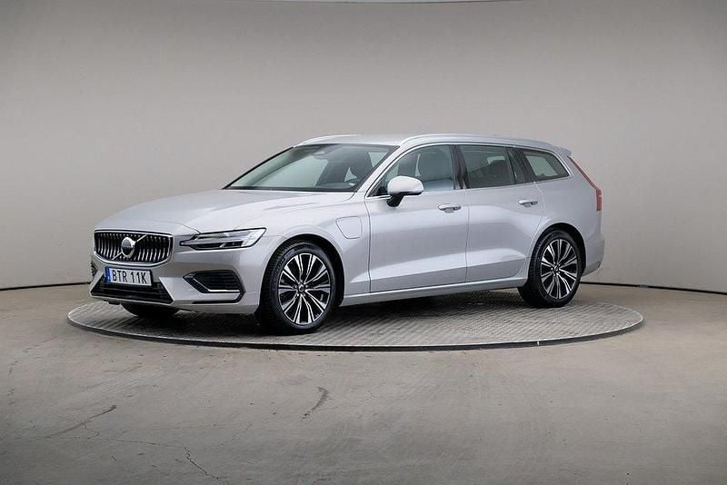 Silver Begagnad 2024 Volvo V60 Core Kombi | 459 000 kr (Marknadspris) - Bild 1/4