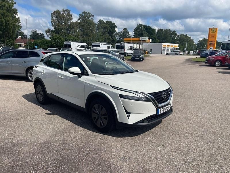 Vit Begagnad 2024 Nissan Qashqai SUV | 249 900 kr (Bra pris) - Bild 1/4
