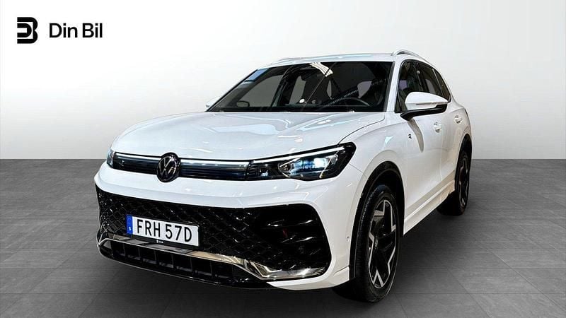 Vit Begagnad 2025 VW Tiguan R-line SUV | 469 900 kr (Marknadspris) - Bild 1/4