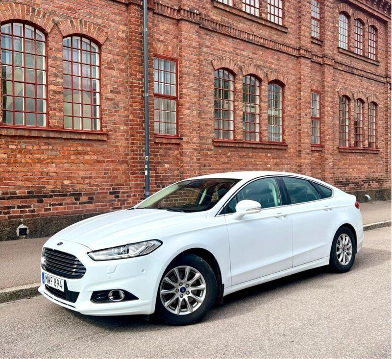 Vit Begagnad 2016 Ford Mondeo Business Edition Halvkombi | 170 000 kr (Dyr) - Bild 1/4