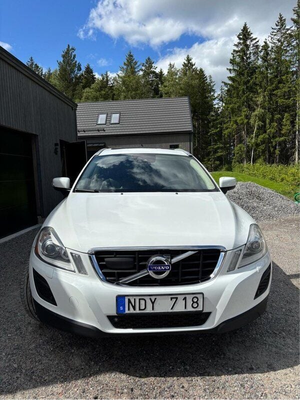 Vit Begagnad 2013 Volvo XC60 Summum SUV | 85 000 kr (Superpris) - Bild 1/4
