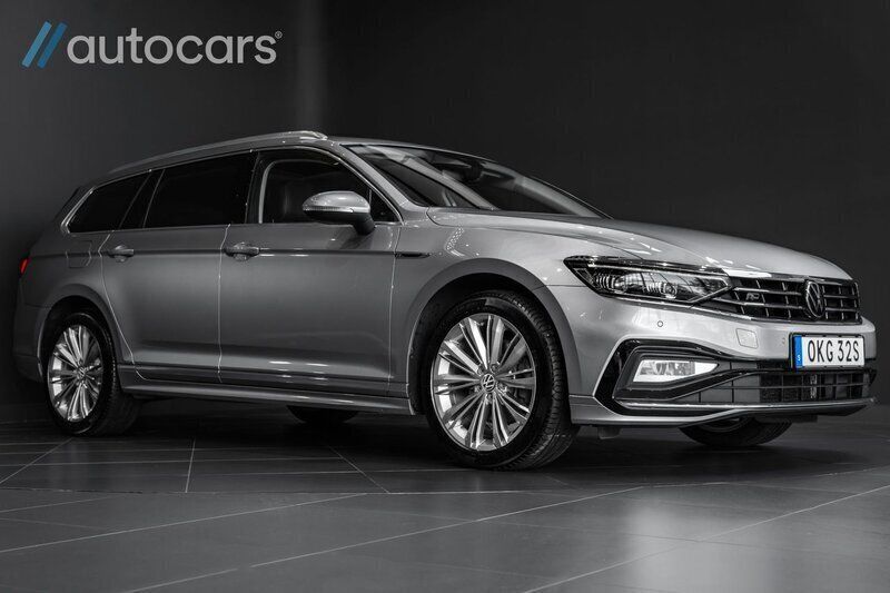 Silver Begagnad 2021 VW Passat R-line Kombi | 318 750 kr (Dyr) - Bild 1/4