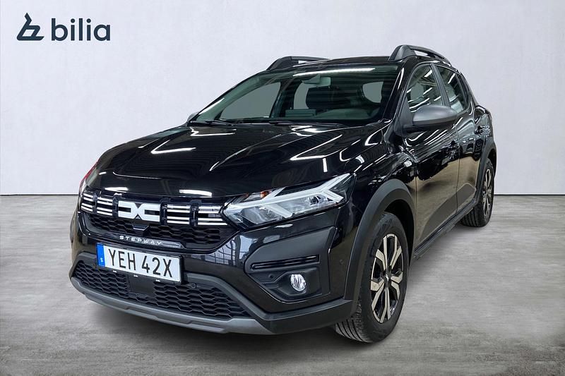 Svart Begagnad 2022 Dacia Sandero Expression SUV | 159 500 kr (Marknadspris) - Bild 1/3