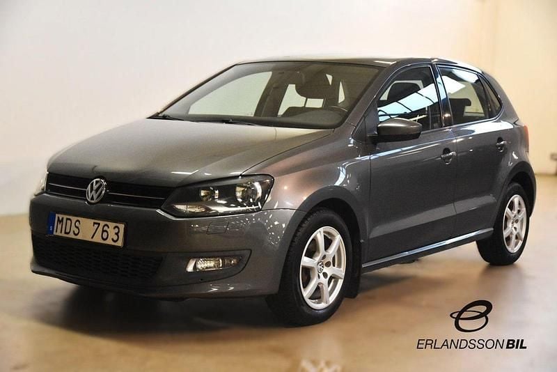 Mörkgrå Begagnad 2011 VW Polo Halvkombi | 74 900 kr (Marknadspris) - Bild 1/4