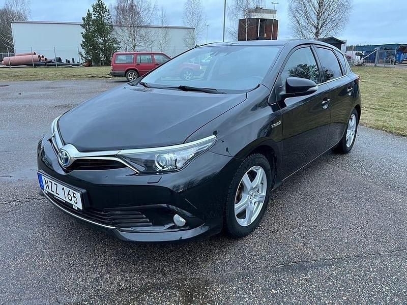 Svart Begagnad 2016 Toyota Auris Hybrid Active Halvkombi | 116 000 kr (Bra pris) - Bild 1/4