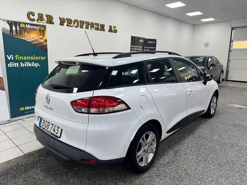 Begagnad Renault Clio IV Expression 73 HK (53 kW) 2016 Vit Kombi