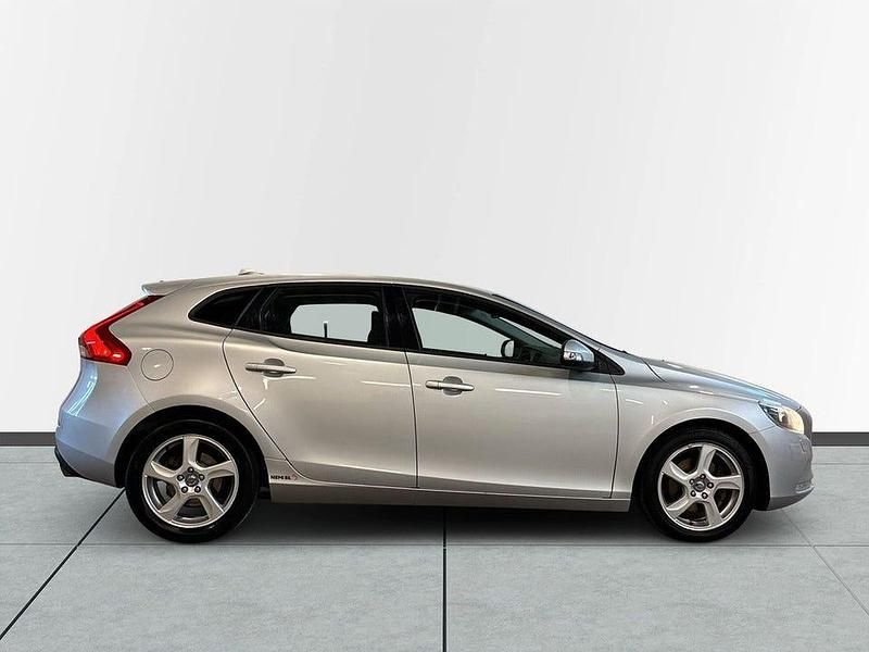 Begagnad Volvo V40 Kinetic 120 HK (88 kW) 2013 Silver Kombi