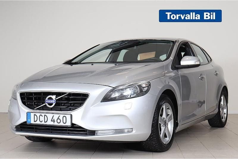 Begagnad Volvo V40 Kinetic 120 HK (88 kW) 2014 Silver Halvkombi