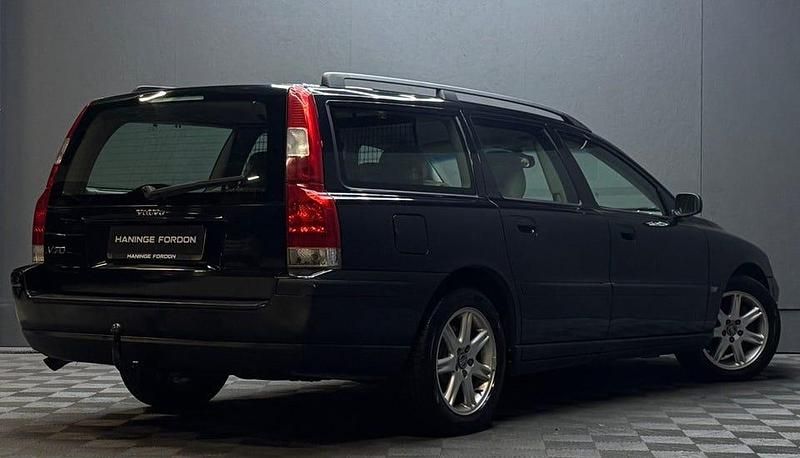 Begagnad Volvo V70 140 HK (102 kW) 2005 Svart Kombi