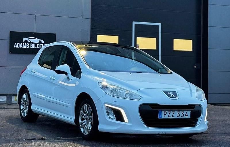 Begagnad Peugeot 308 114 HK (83 kW) 2013 Vit Halvkombi
