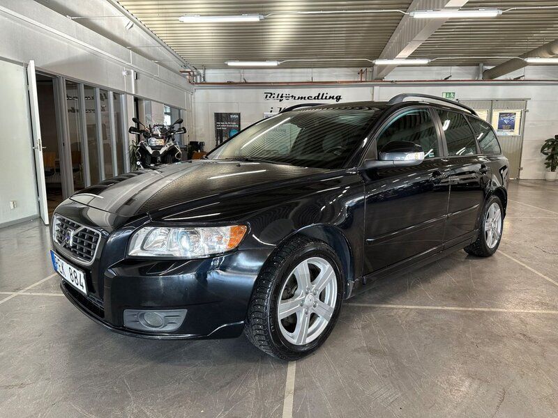 Svart Begagnad 2010 Volvo V50 Momentum Kombi | 44 900 kr (Marknadspris) - Bild 1/4
