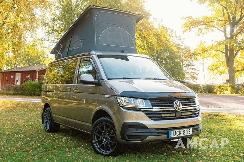 Brun Begagnad 2022 VW California Beach Van | 719 500 kr (Marknadspris) - Bild 1/4