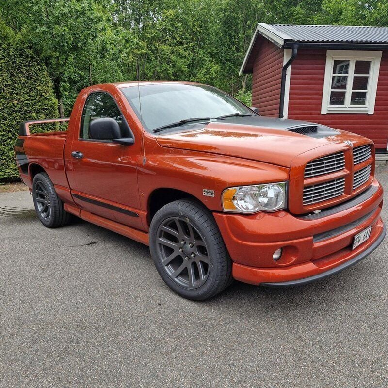 Orange Begagnad 2005 Dodge Ram Pickup | 239 000 kr - Bild 1/4