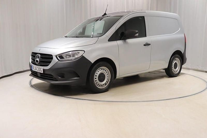 Silver Begagnad 2023 Mercedes Citan 110 Van | 219 900 kr (Bra pris) - Bild 1/4
