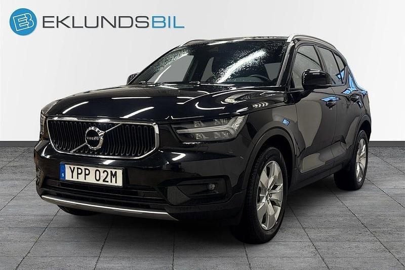 Svart Begagnad 2021 Volvo XC40 Momentum SUV | 309 900 kr (Marknadspris) - Bild 1/4