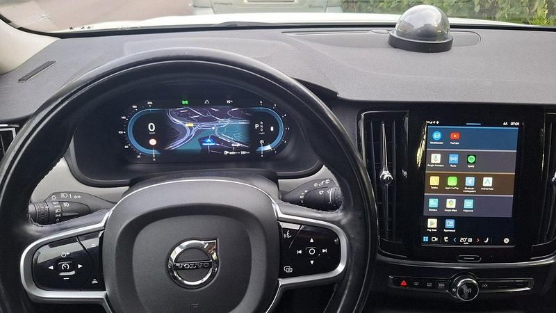 Vit Begagnad 2022 Volvo V90 Momentum Kombi | 209 900 kr - Bild 1/4