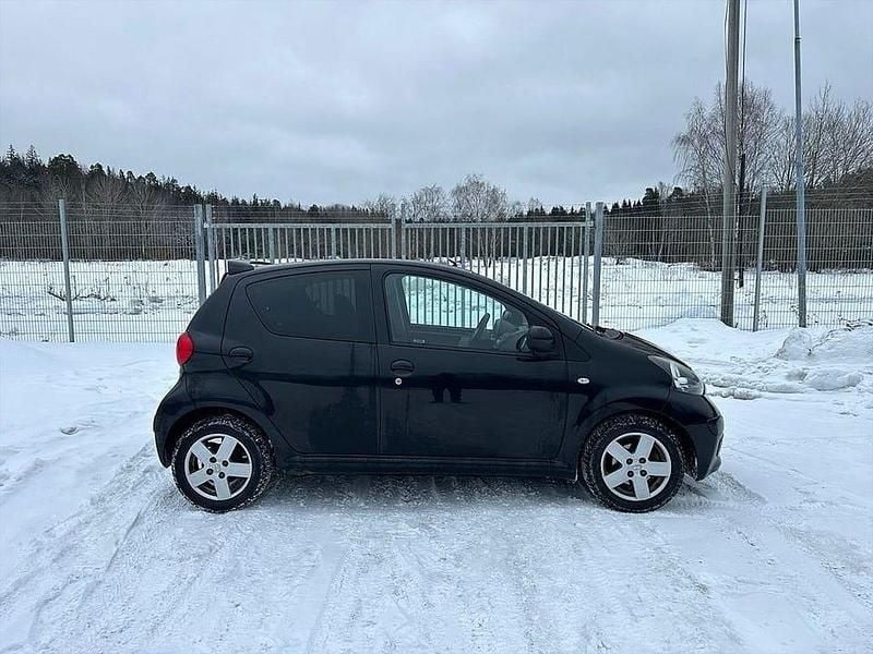 Svart Begagnad 2007 Toyota Aygo Halvkombi | 37 800 kr (Marknadspris) - Bild 1/4