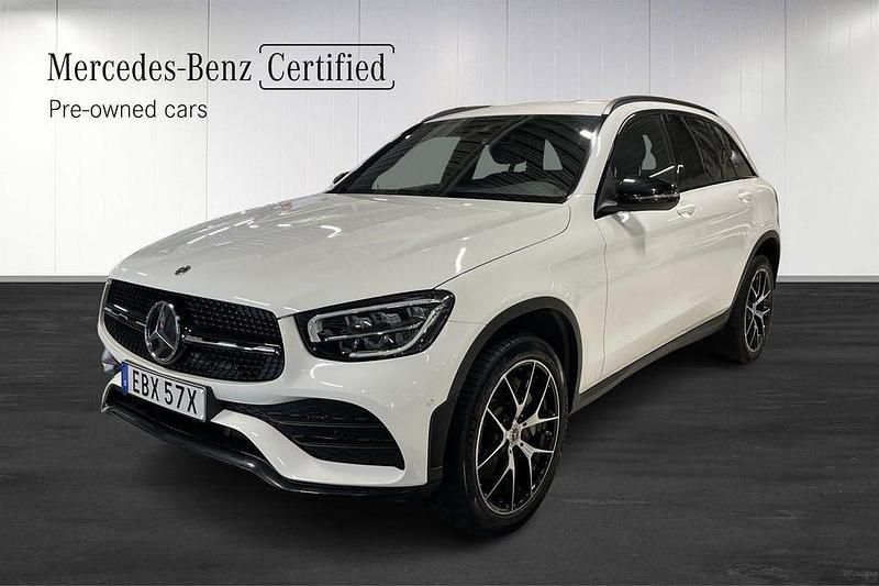 Vit Begagnad 2022 Mercedes GLC300 AMG line SUV | 529 000 kr - Bild 1/4