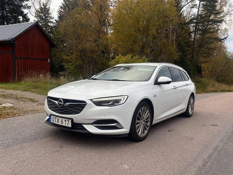 Vit Begagnad 2017 Opel Insignia Business Kombi | 139 000 kr (Superpris) - Bild 1/2