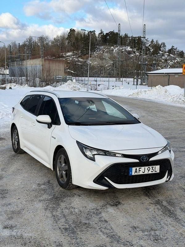 Vit Begagnad 2021 Toyota Corolla Active Kombi | 139 000 kr (Bra pris) - Bild 1/4