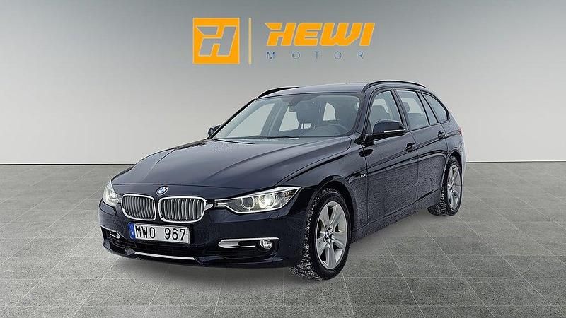 Blå Begagnad 2013 BMW 320 Kombi | 124 900 kr (Marknadspris) - Bild 1/4