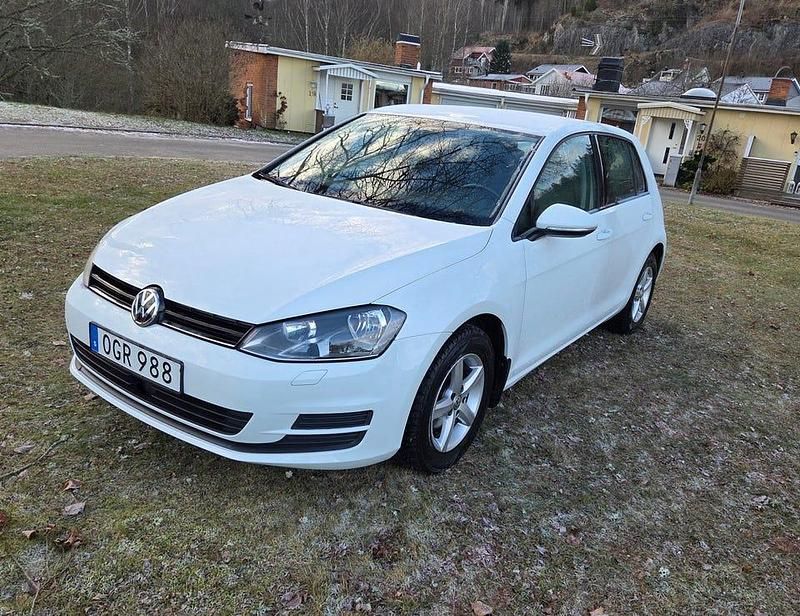 Begagnad 2017 VW Golf VII Halvkombi | 112 900 kr (Bra pris) - Bild 1/4