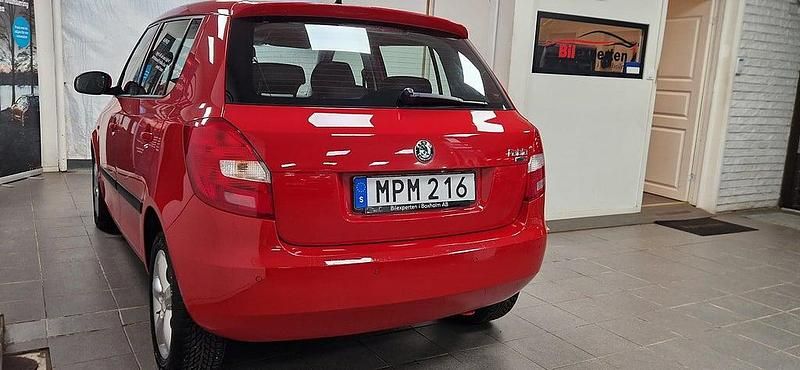 Begagnad Skoda Fabia Elegance 69 HK (50 kW) 2010 Röd Halvkombi