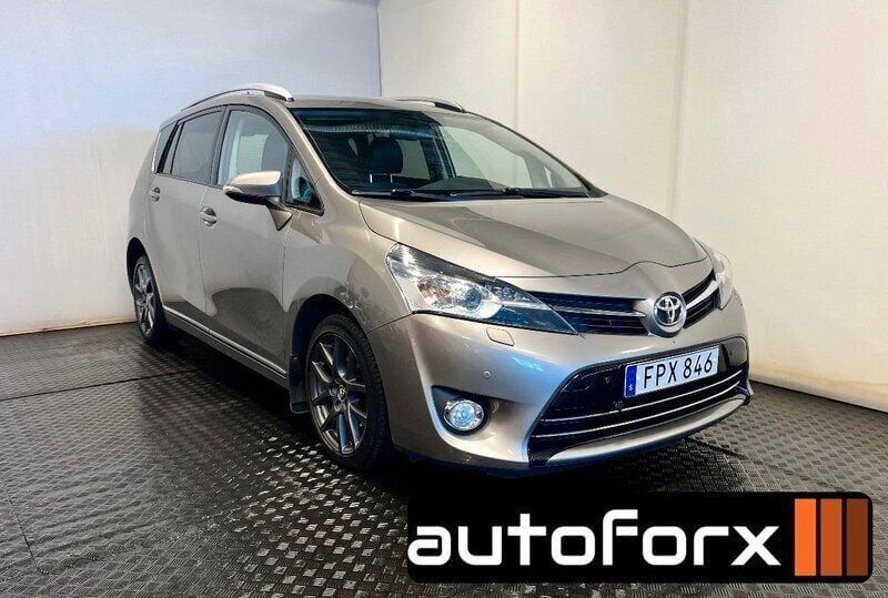 Brun Begagnad 2015 Toyota Verso Executive Minibuss | 104 900 kr (Marknadspris) - Bild 1/4